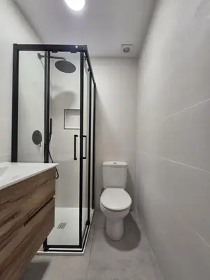 Reforma de baño en Pamplona — proyecto 2 ReformaIA