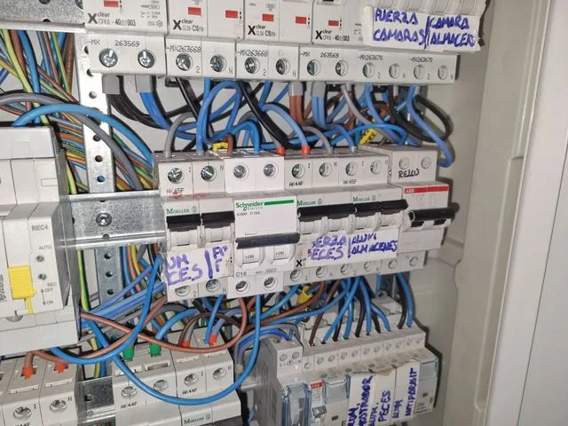 Instalación eléctrica en Pamplona — proyecto 20 ReformaIA