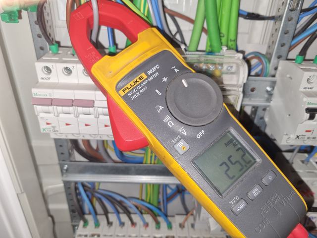 Instalación eléctrica en Pamplona — proyecto 25 ReformaIA