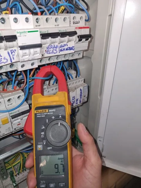 Instalación eléctrica en Pamplona — proyecto 48 ReformaIA